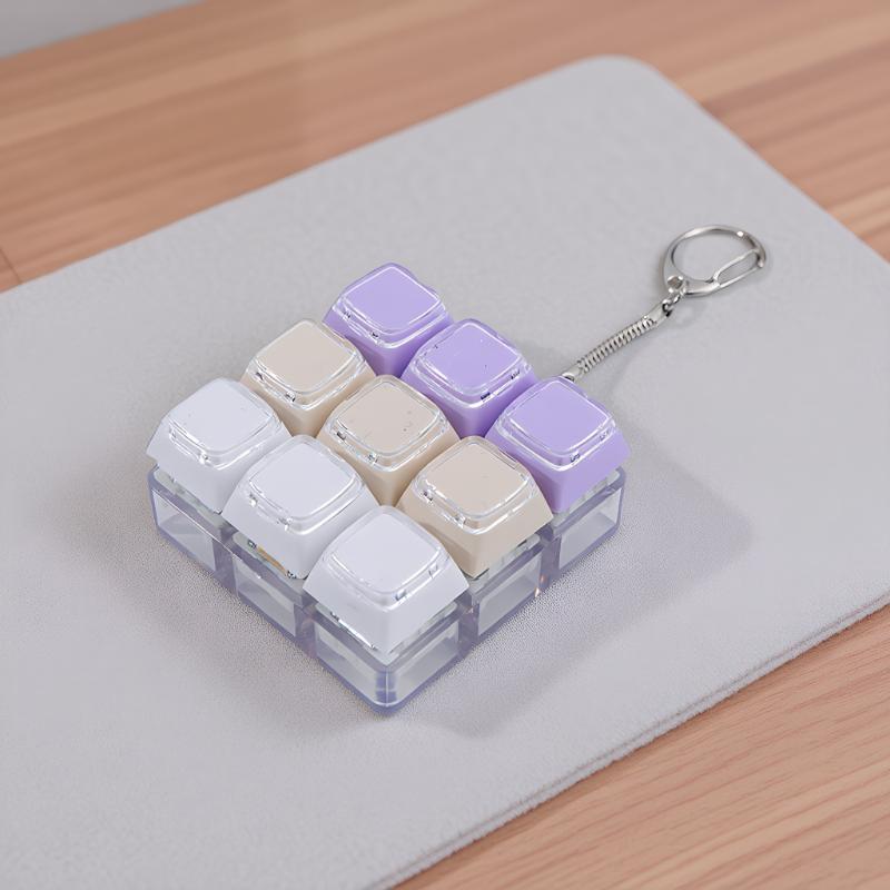 Kids Quirky Toys - かわいい9キーメカニカルキーボードキーホルダーストレス解消おもちゃ。個性的なバッグの装飾にもなり、子供にも大人にも最適なギフトです。