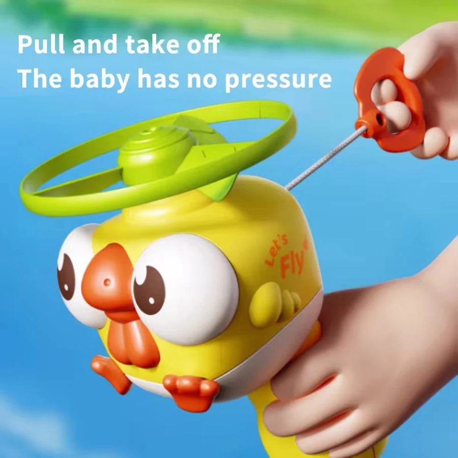 Kids Toys Under $10 - 子供用プルコード竹製コプターUFOランチャー、屋外での親子遊び用回転フライヤーおもちゃ。